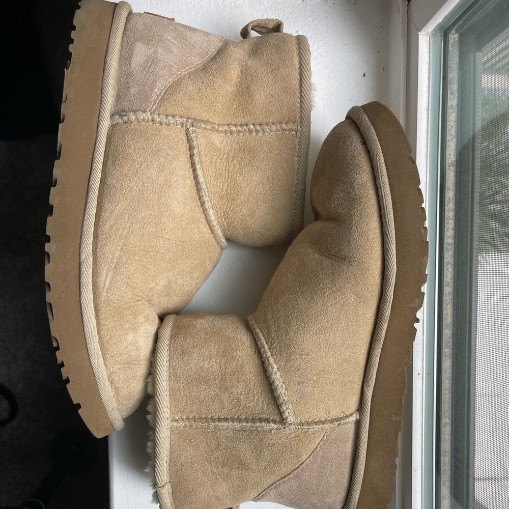 Cream mini Uggs. Size 8